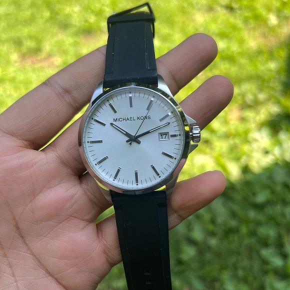 MICHAEL KORS Quartz White Dial Black Rubber Men's Watch - Picture 4 of 11